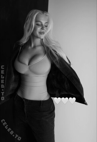 Melisande.mlnk nude photo 16