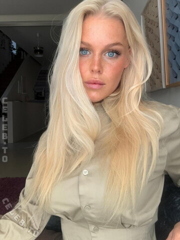 Melisande.mlnk nude photo 8