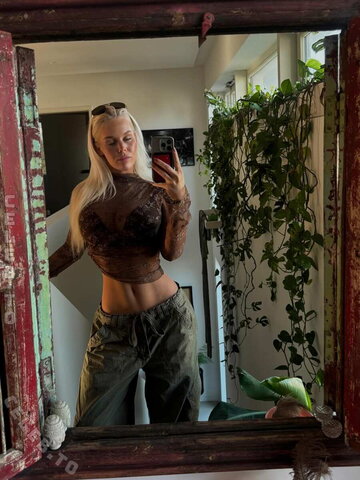Melisande.mlnk nude photo 7