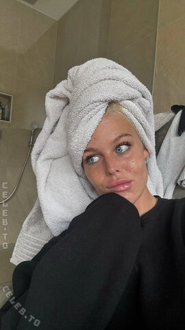 Melisande.mlnk nude photo 6