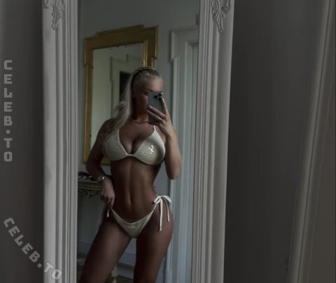 Melisande.mlnk nude photo 1
