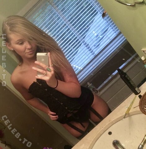 Melissa May nude photo 8