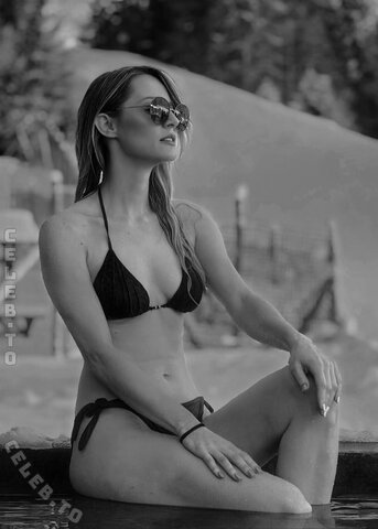 Melissa Naschenweng nude