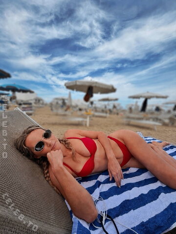 Melissa Naschenweng Hot (4 photos)