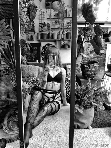 melkeroni nude photo 6