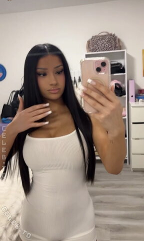 melodi.mzd nude photo 9