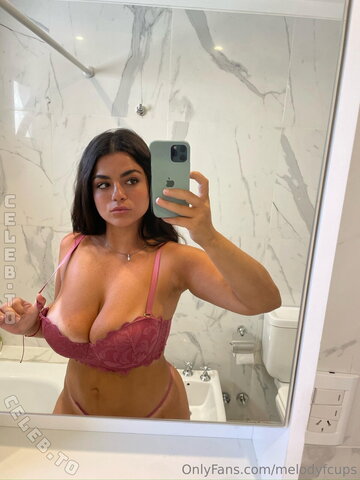 Melodyfcups nude photo 18