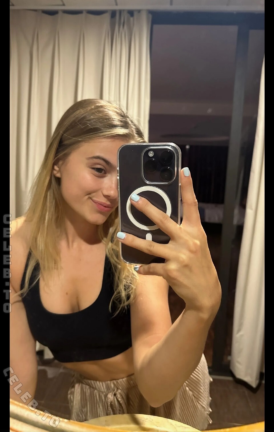 Me_martiina nude photo 4