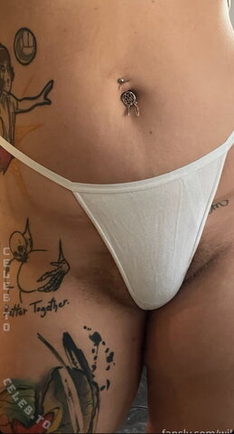 me_mom_g nude photo 13