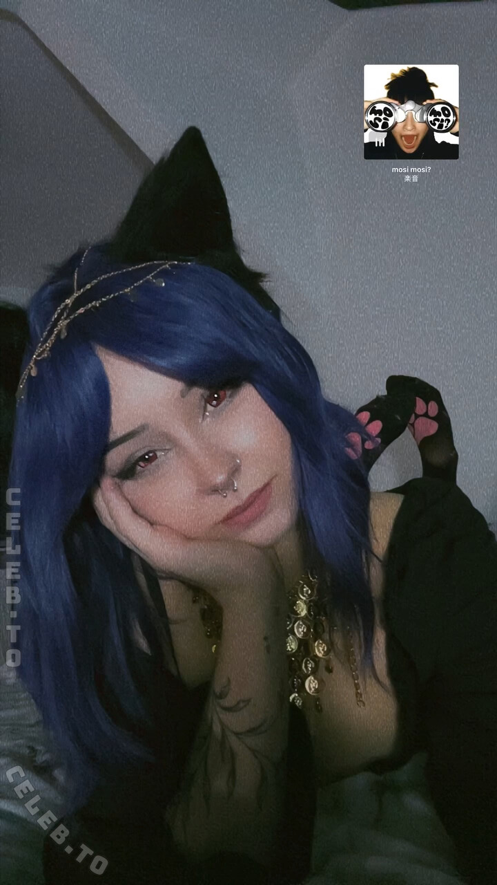 Meowiieh nude photo 1