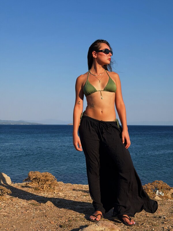 Meral Büyükkalkan nude photo 4