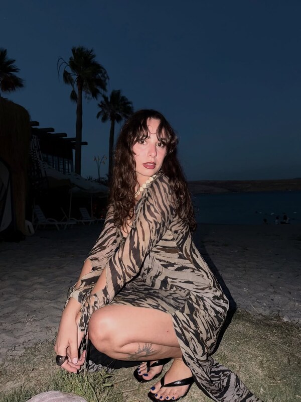 Meral Büyükkalkan nude photo 17
