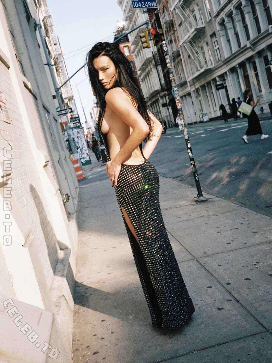 Meredith Duxbury nude photo 2