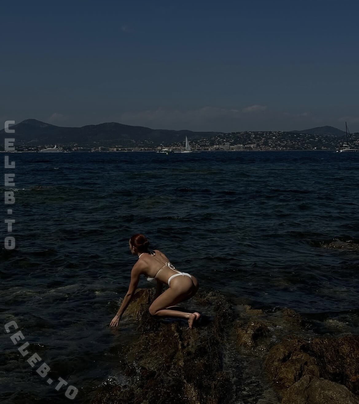 Meredith Duxbury nude photo 6