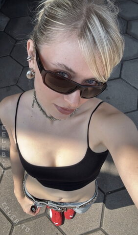 Merleperle nude photo 1