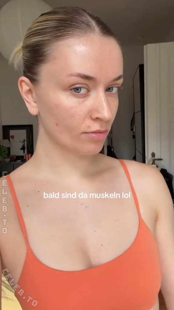 Merleperle nude photo 1