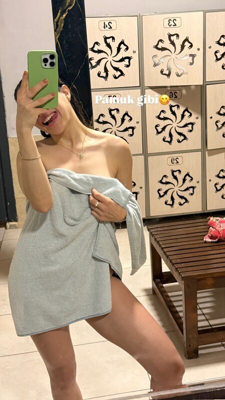 Merve Elmas nude photo 24