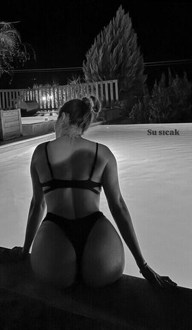 Merve Elmas nude photo 3