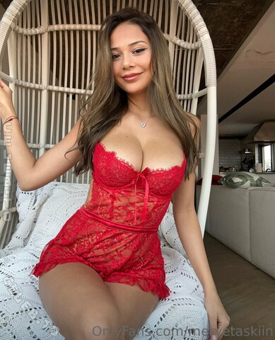 Merve Taskin nude photo 16