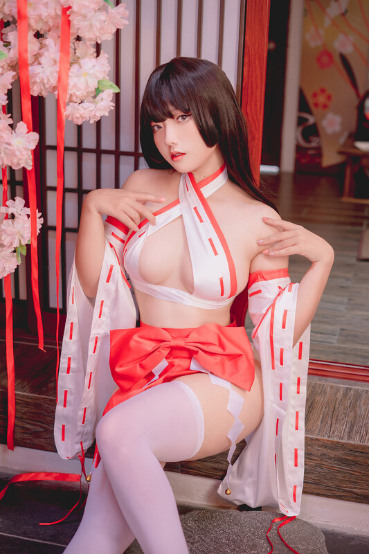 Messie Huang nude photo 28
