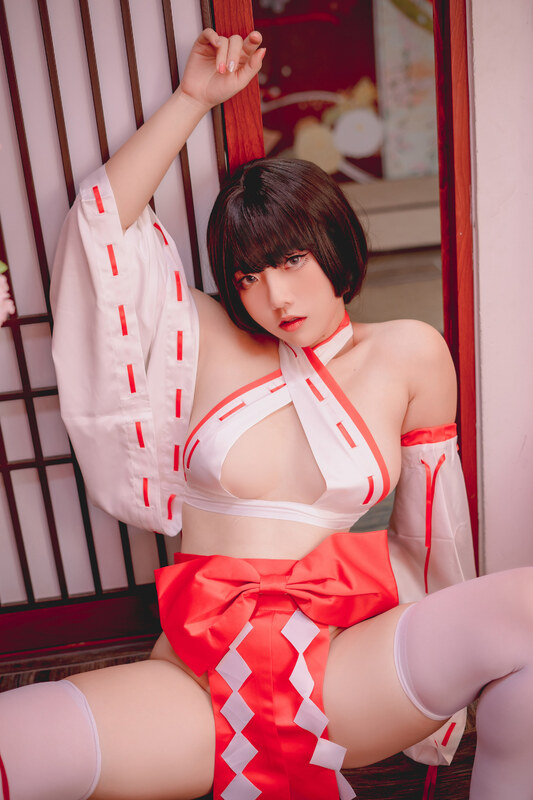 Messie Huang nude photo 39