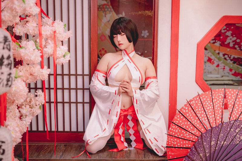 Messie Huang nude photo 40