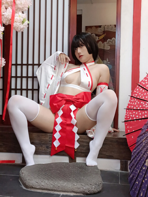 Messie Huang nude photo 43