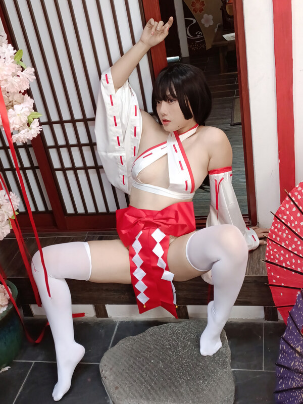 Messie Huang nude photo 45