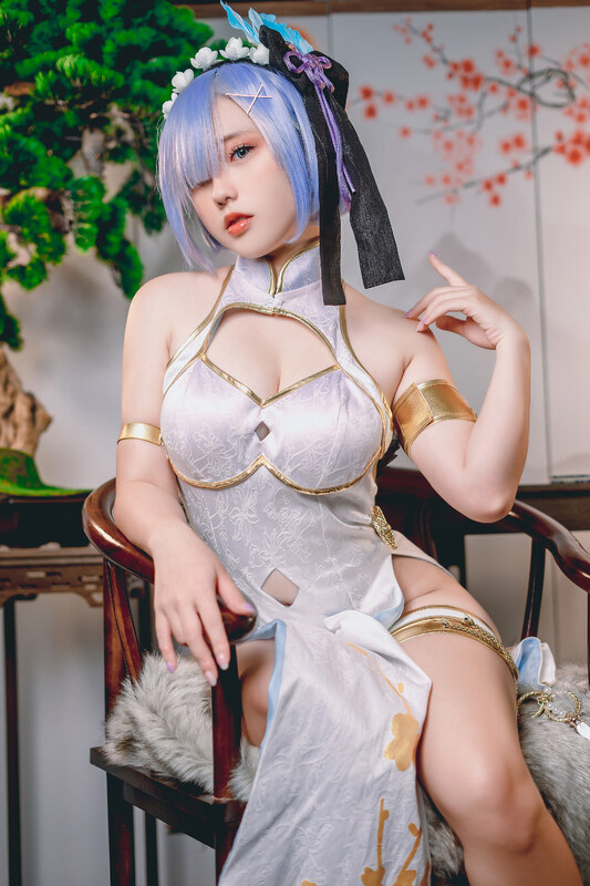 Messie Huang nude photo 4