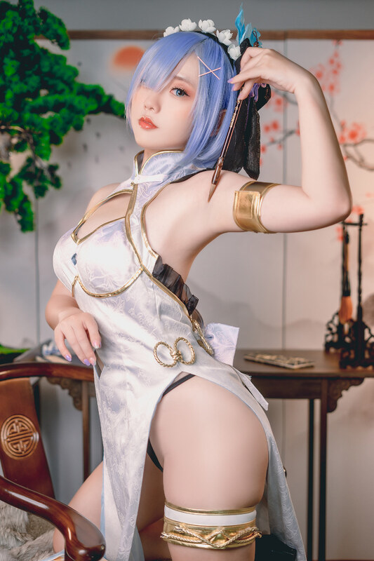 Messie Huang nude photo 16
