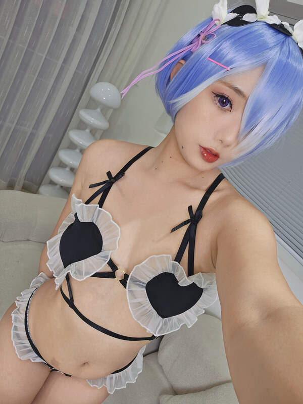 Messie Huang nude photo 44