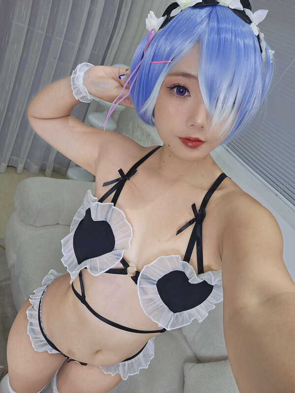 Messie Huang nude photo 46