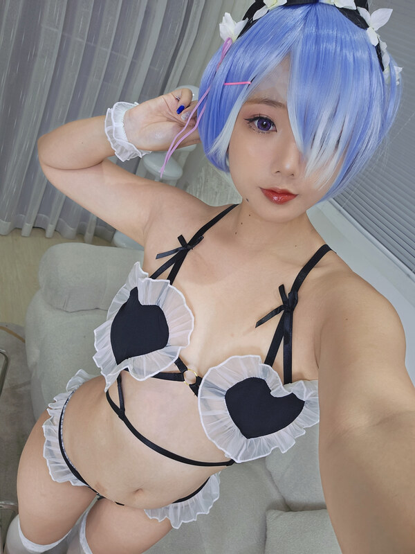 Messie Huang nude photo 47
