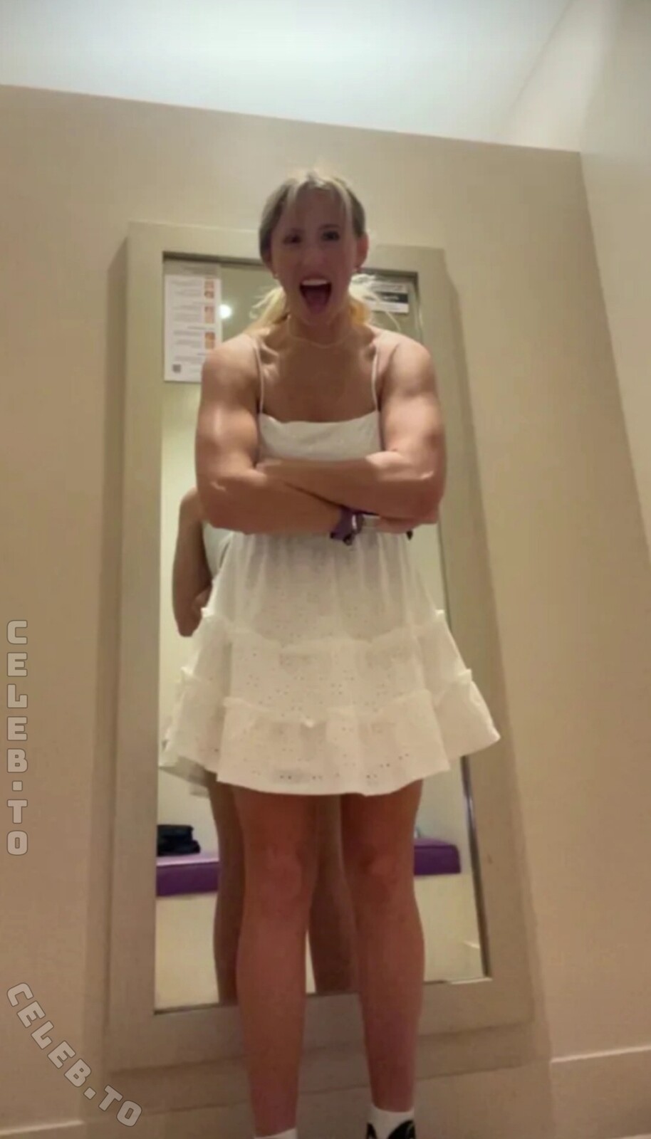 MewDew nude photo 2