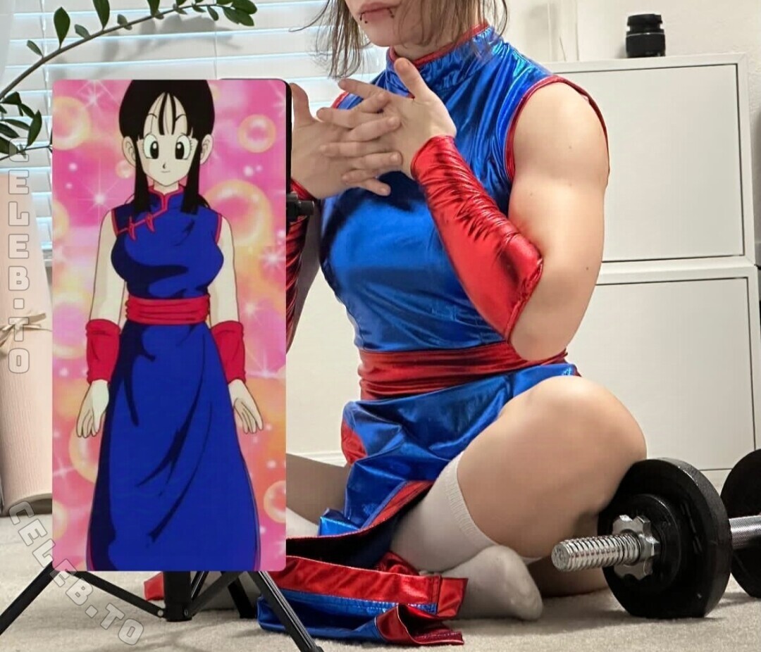 Mewnii nude photo 1