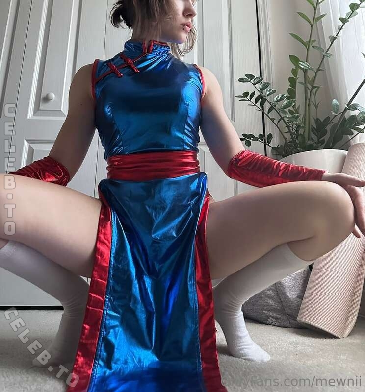 Mewnii nude photo 3