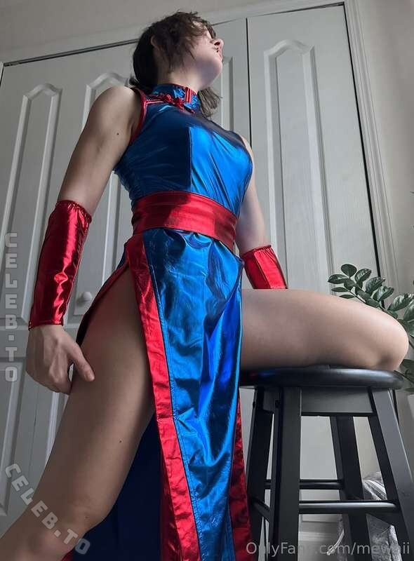 Mewnii nude photo 4