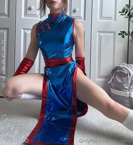 Mewnii nude photo 8