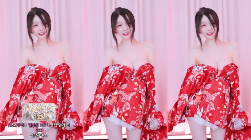 MeYou nude photo 1
