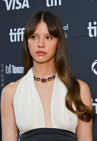 Mia Goth photo 5