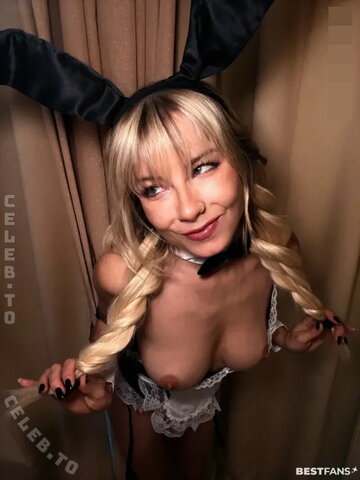 Mia Julia Brückner nude photo 25