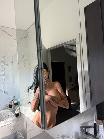 Mia Khalifa nude photo 23