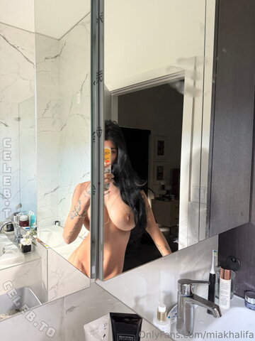 Mia Khalifa nude photo 22