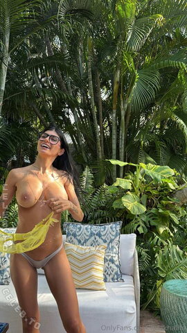 Mia Khalifa nude photo 341