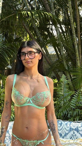 Mia Khalifa nude photo 328