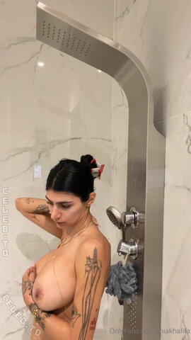 Mia Khalifa nude photo 6