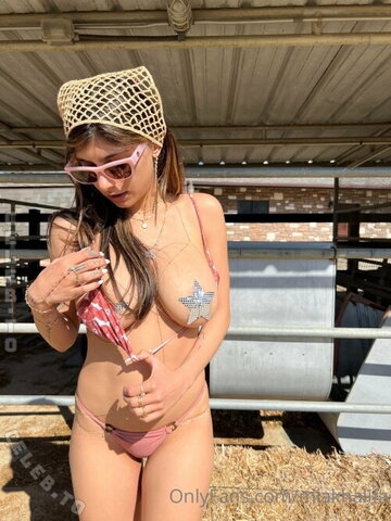 Mia Khalifa nude photo 37