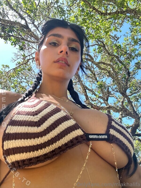 Mia Khalifa nude photo 3
