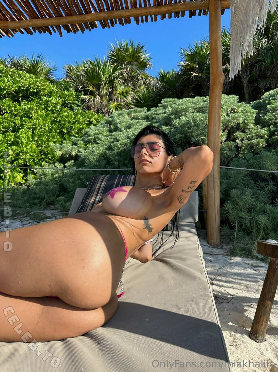 Mia Khalifa nude photo 7