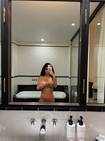 Mia Khalifa nude photo 48